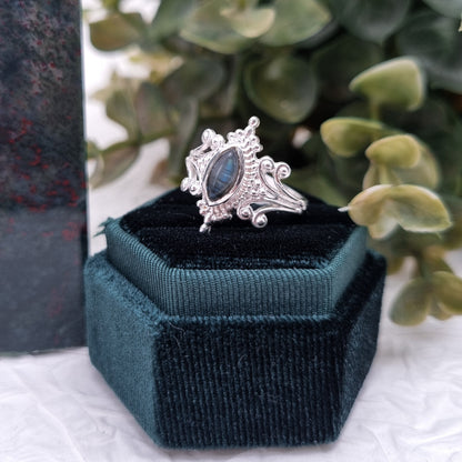 Witch Goddess Ring | Labradorit - Sonnenstein | Größenverstellbar