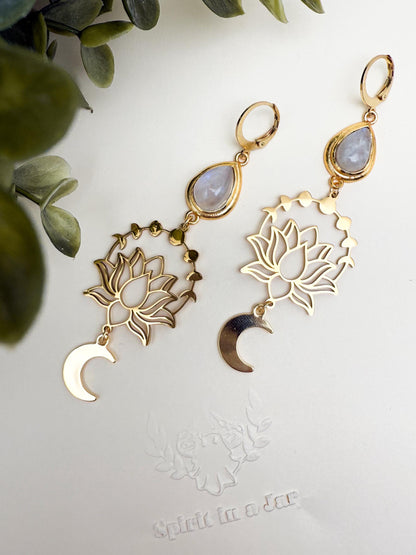 Lotus in Moonlight Mondstein Ohrringe | Gold & Silber