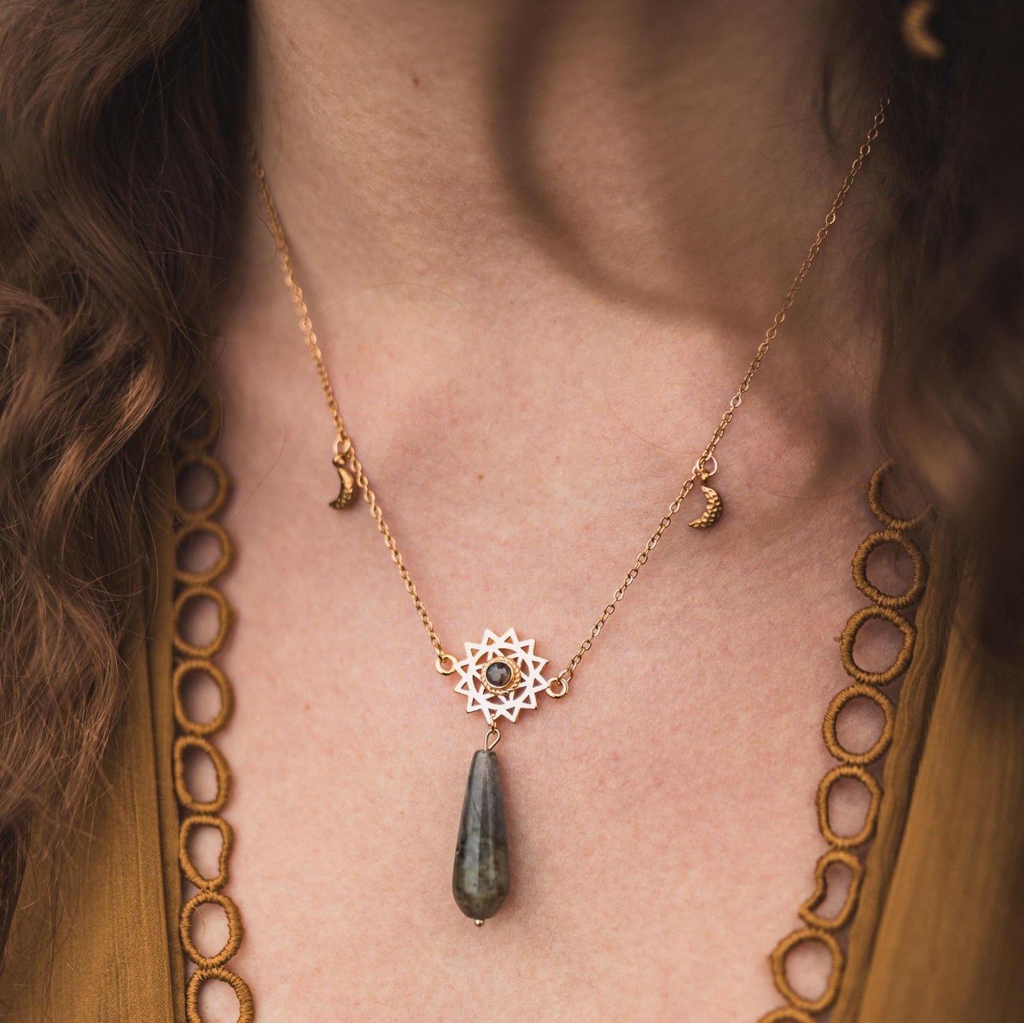 Solstice Gaze Moosachat Labradorit Rubin in Zoisit Kette | Edelstahl