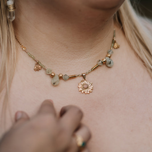 "Campus Floridus" Perlenkette | Prehnit & Peridot | Gold & Silber