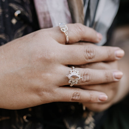 Witch Goddess Ring | Labradorit - Sonnenstein | Größenverstellbar