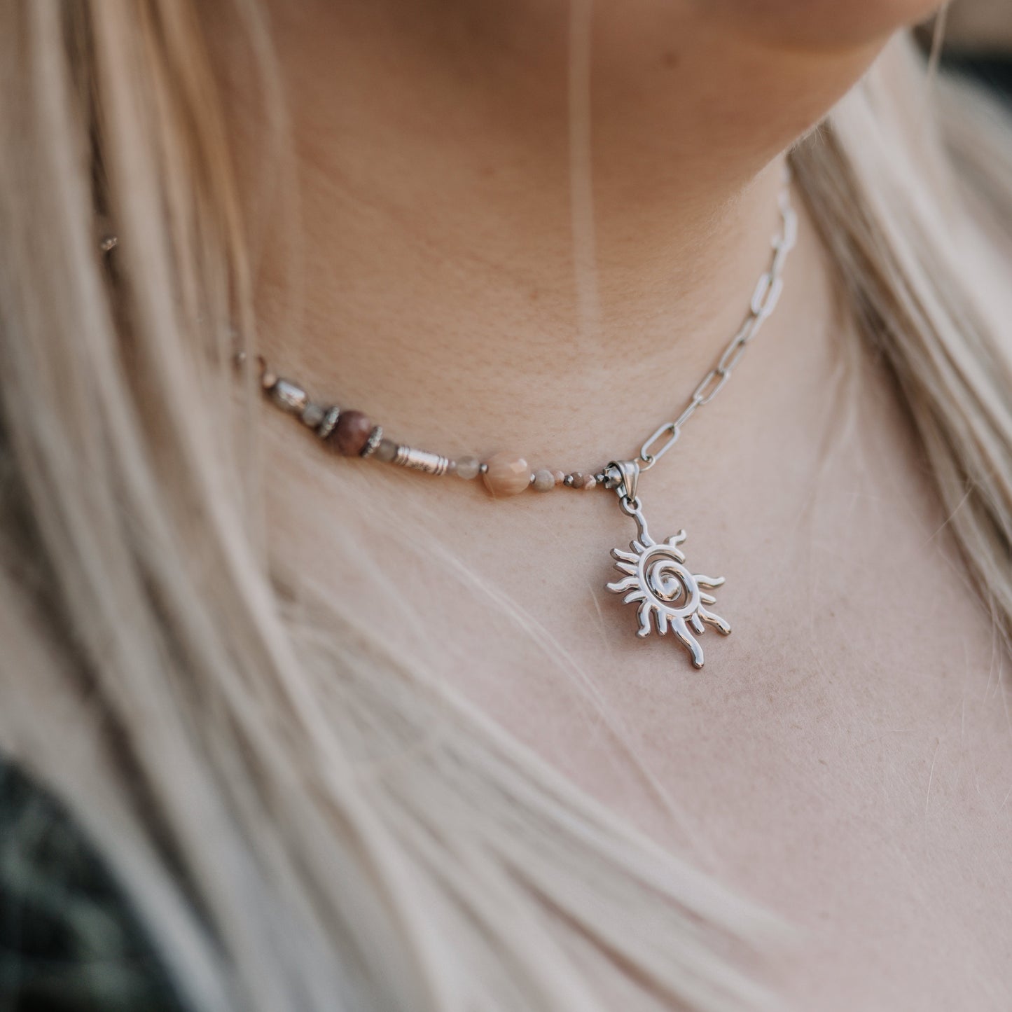 "Aurora Rosea" Perlenkette | Rhodochrosit & Pfirsich Mondstein | Gold & Silber