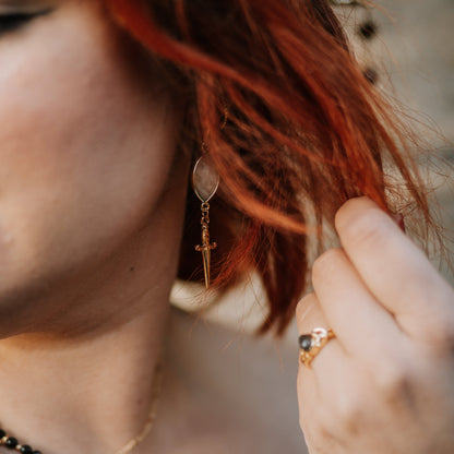 Moon Warrior Ohrringe mit Mondstein - Sonnenstein l Gold & Silber | Edelstahl