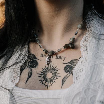 "Oculus Lucis" Perlenkette | Labradorit | Gold & Silber