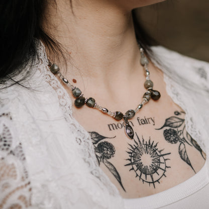 "Oculus Lucis" Perlenkette | Labradorit | Gold & Silber