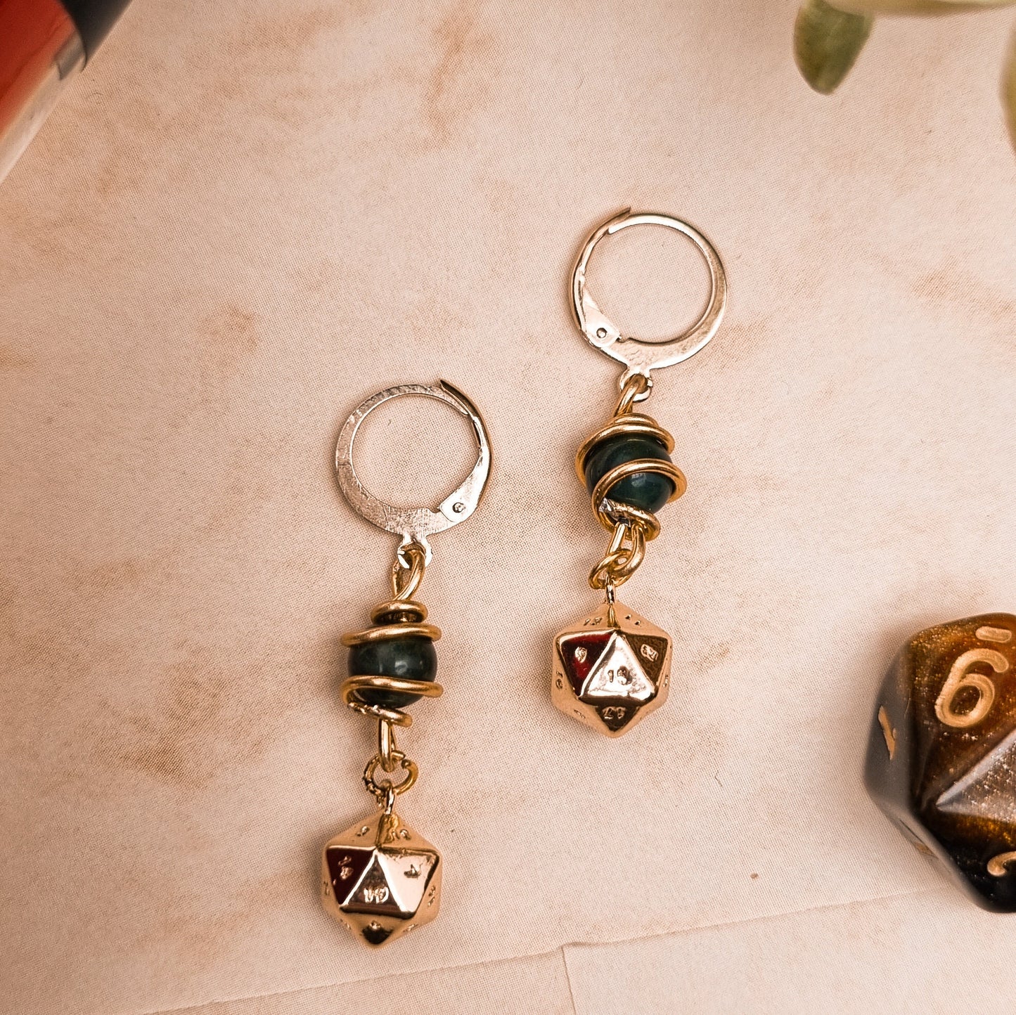 Dungeons and Dragons Ohrringe | Gold & SILBER | mit Edelsteinen Amethyst - Moosachat - Obsidian