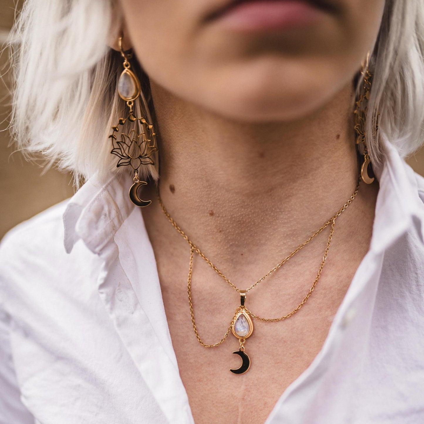 Lotus in Moonlight Mondstein Ohrringe | Gold & Silber