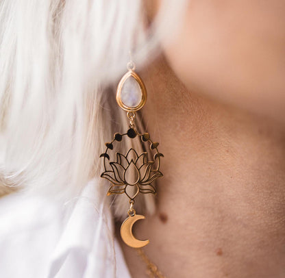 Lotus in Moonlight Mondstein Ohrringe | Gold & Silber