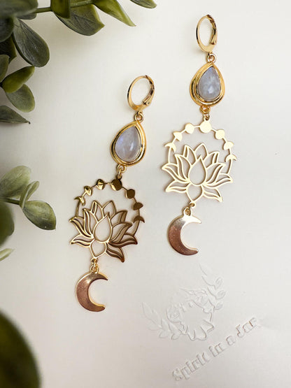 Lotus in Moonlight Mondstein Ohrringe | Gold & Silber