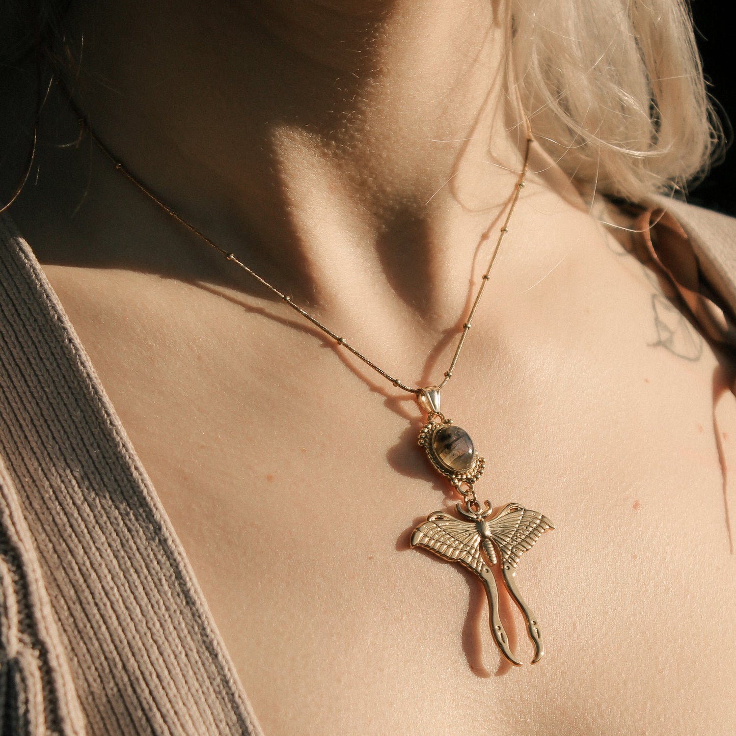 Magical Moth Labradorit Kette | Gold und Silber | Edelstahl