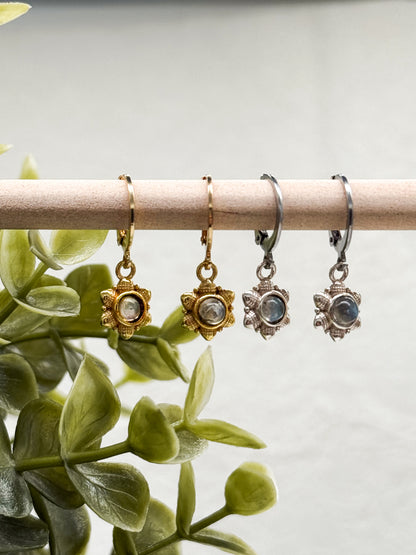 Mini Blumen Labradorit Ohrringe | Gold & Silber | Edelstahl