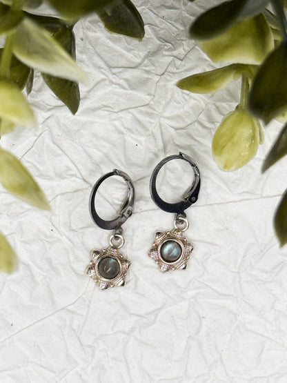Mini Blumen Labradorit Ohrringe | Gold & Silber | Edelstahl