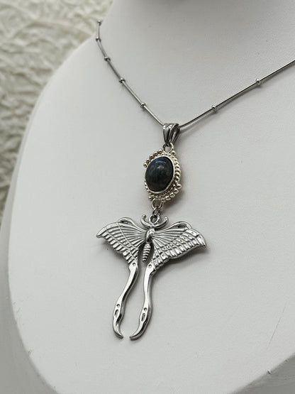 Magical Moth Labradorit Kette | Gold und Silber | Edelstahl