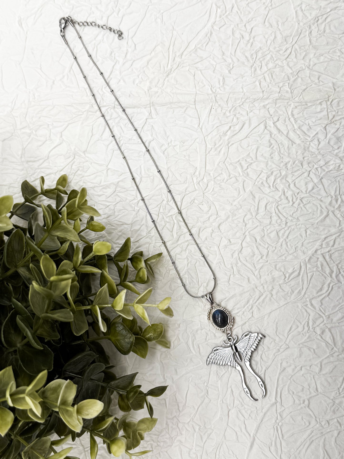 Magical Moth Labradorit Kette | Gold und Silber | Edelstahl