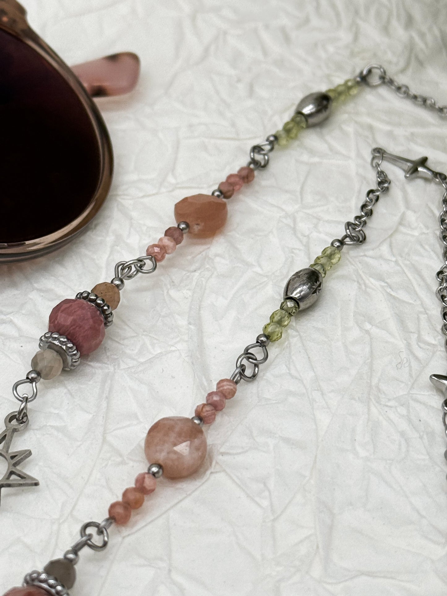 Brillenkette Bloom Spring mit Rhodochrosit & Pfirsich Mondstein | Gold & Silber | Edelstahl