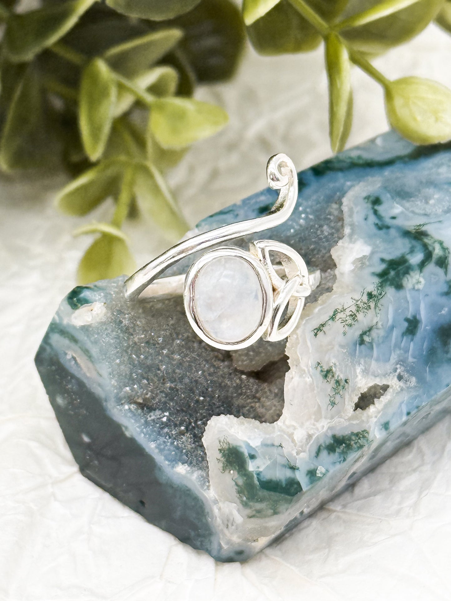 Moonweave Hexenknoten Ring - Mondstein | Größenverstellbar