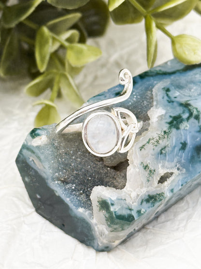 Moonweave Hexenknoten Ring - Mondstein | Größenverstellbar