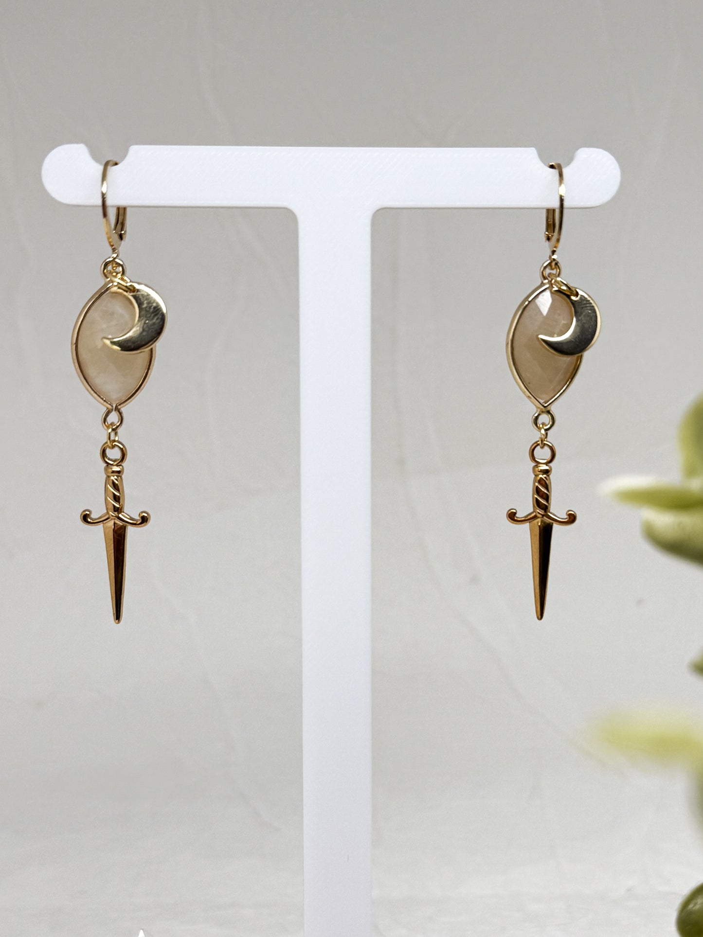 Moon Warrior Ohrringe mit Mondstein - Sonnenstein l Gold & Silber | Edelstahl