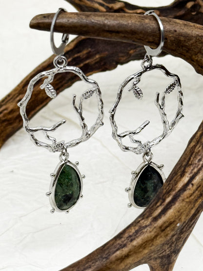 Connection to nature | Rubin in Zoisit Ohrringe | Silber und Gold