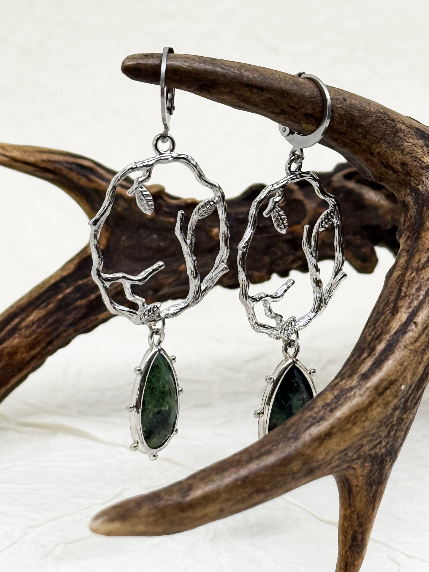 Connection to nature | Rubin in Zoisit Ohrringe | Silber und Gold