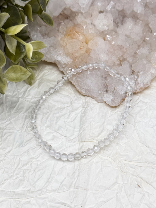 Schlichtes Bergkristall Perlenarmband