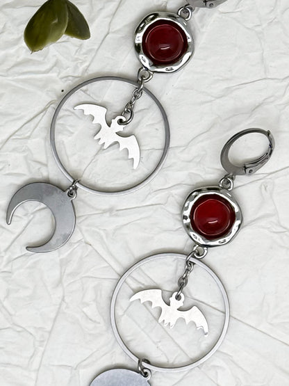 Vampire’s Kiss Ohrringe mit Karneol & Granat | Gold & Silber | Edelstahl