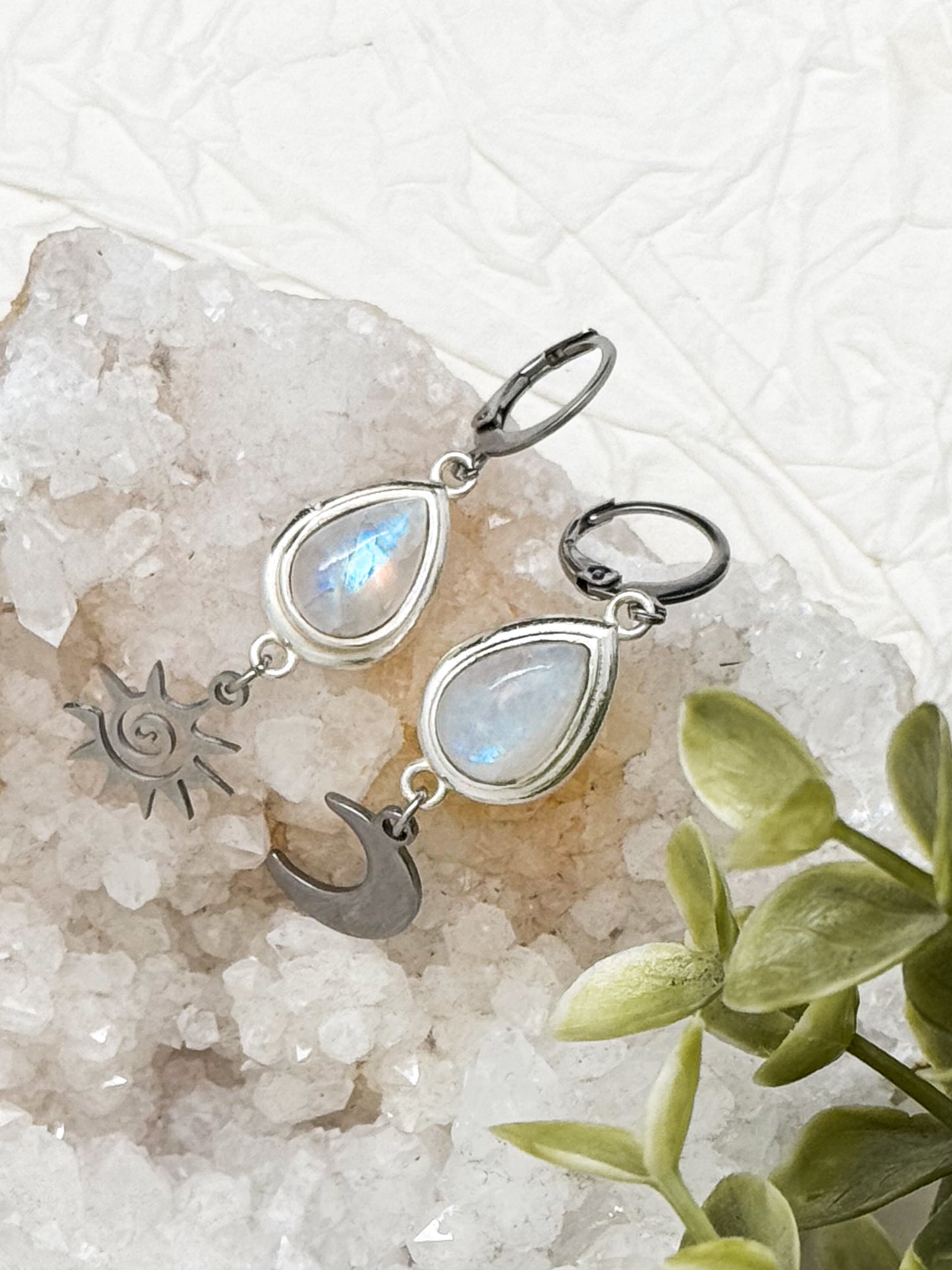 Celestial Lovers Ohrringe mit Mondstein | Gold & Silber | Edelstahl