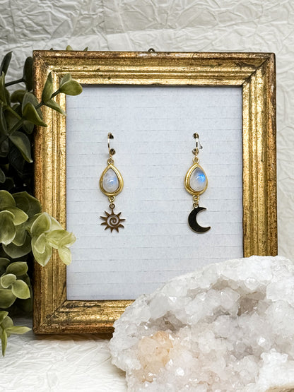 Celestial Lovers Ohrringe mit Mondstein | Gold & Silber | Edelstahl