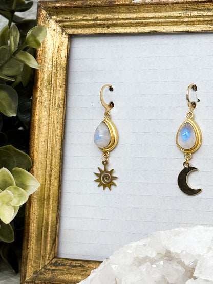 Celestial Lovers Ohrringe mit Mondstein | Gold & Silber | Edelstahl