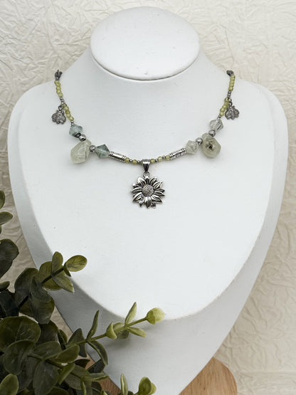 "Campus Floridus" Perlenkette | Prehnit & Peridot | Gold & Silber