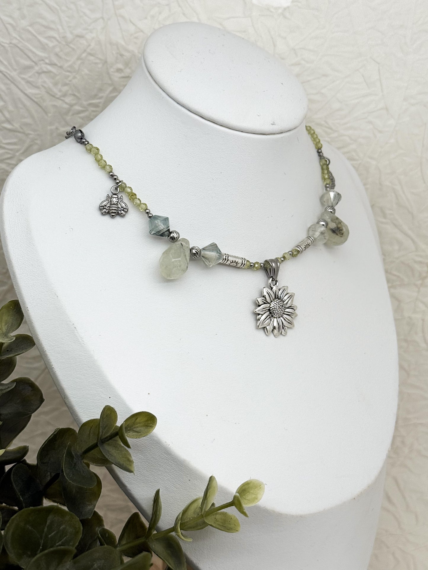 "Campus Floridus" Perlenkette | Prehnit & Peridot | Gold & Silber