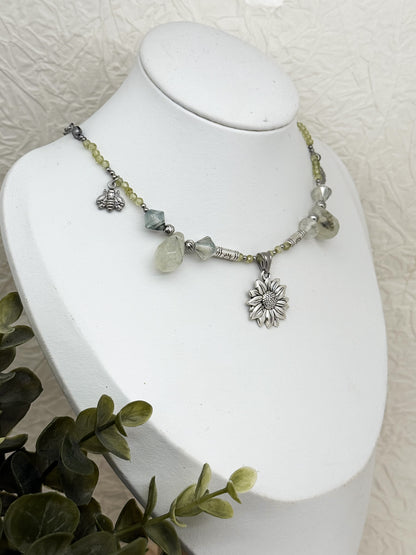 "Campus Floridus" Perlenkette | Prehnit & Peridot | Gold & Silber