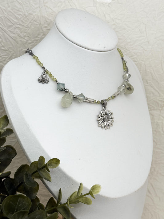 "Campus Floridus" Perlenkette | Prehnit & Peridot | Gold & Silber