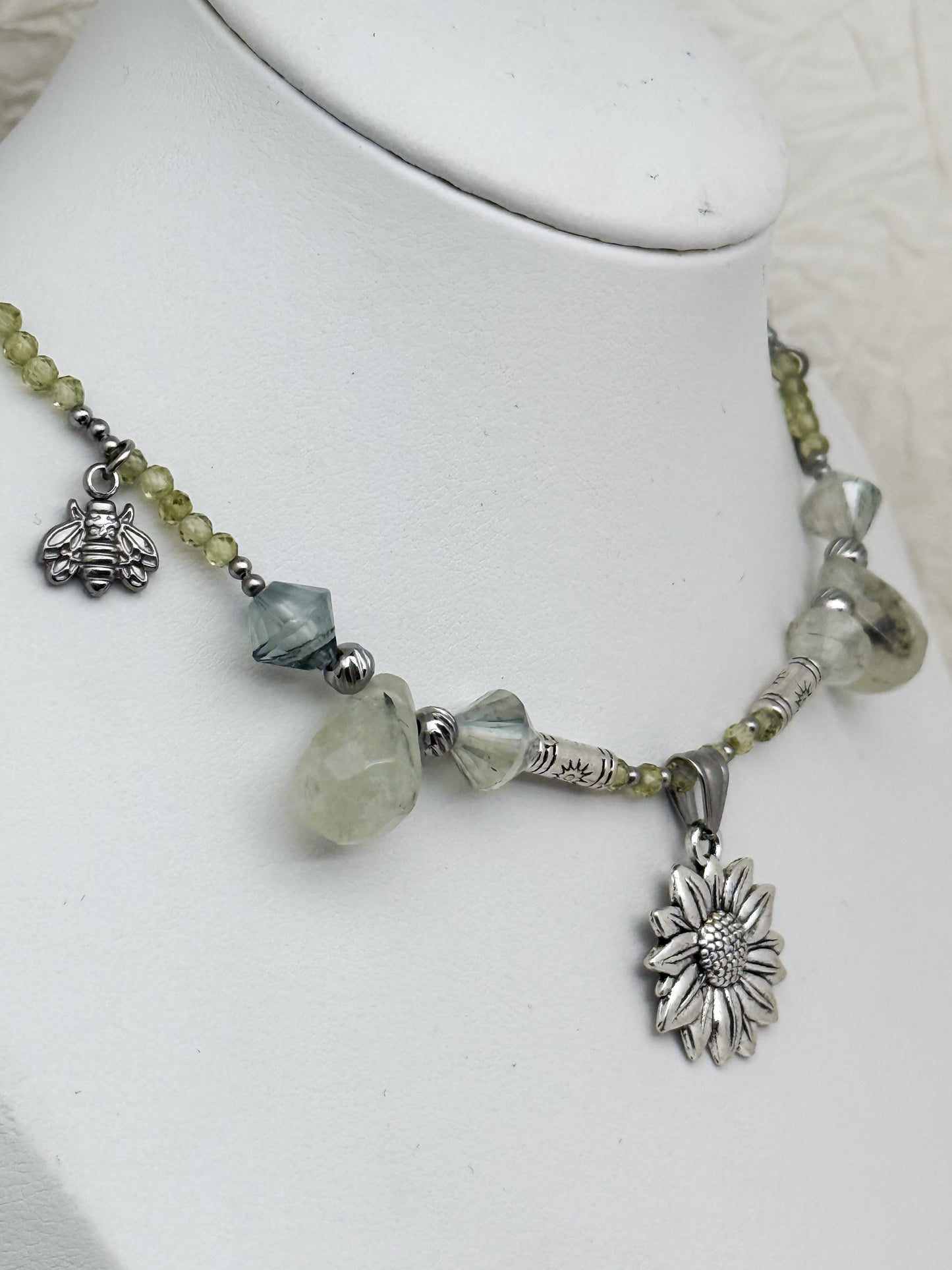 "Campus Floridus" Perlenkette | Prehnit & Peridot | Gold & Silber