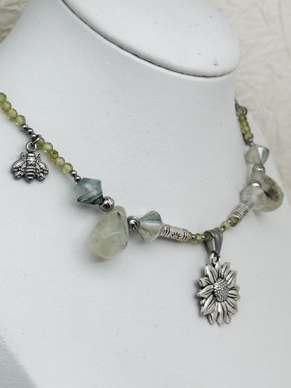 "Campus Floridus" Perlenkette | Prehnit & Peridot | Gold & Silber