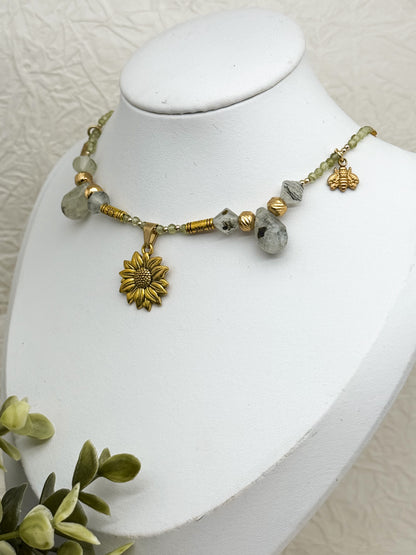 "Campus Floridus" Perlenkette | Prehnit & Peridot | Gold & Silber