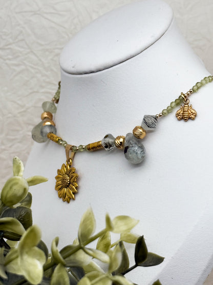 "Campus Floridus" Perlenkette | Prehnit & Peridot | Gold & Silber
