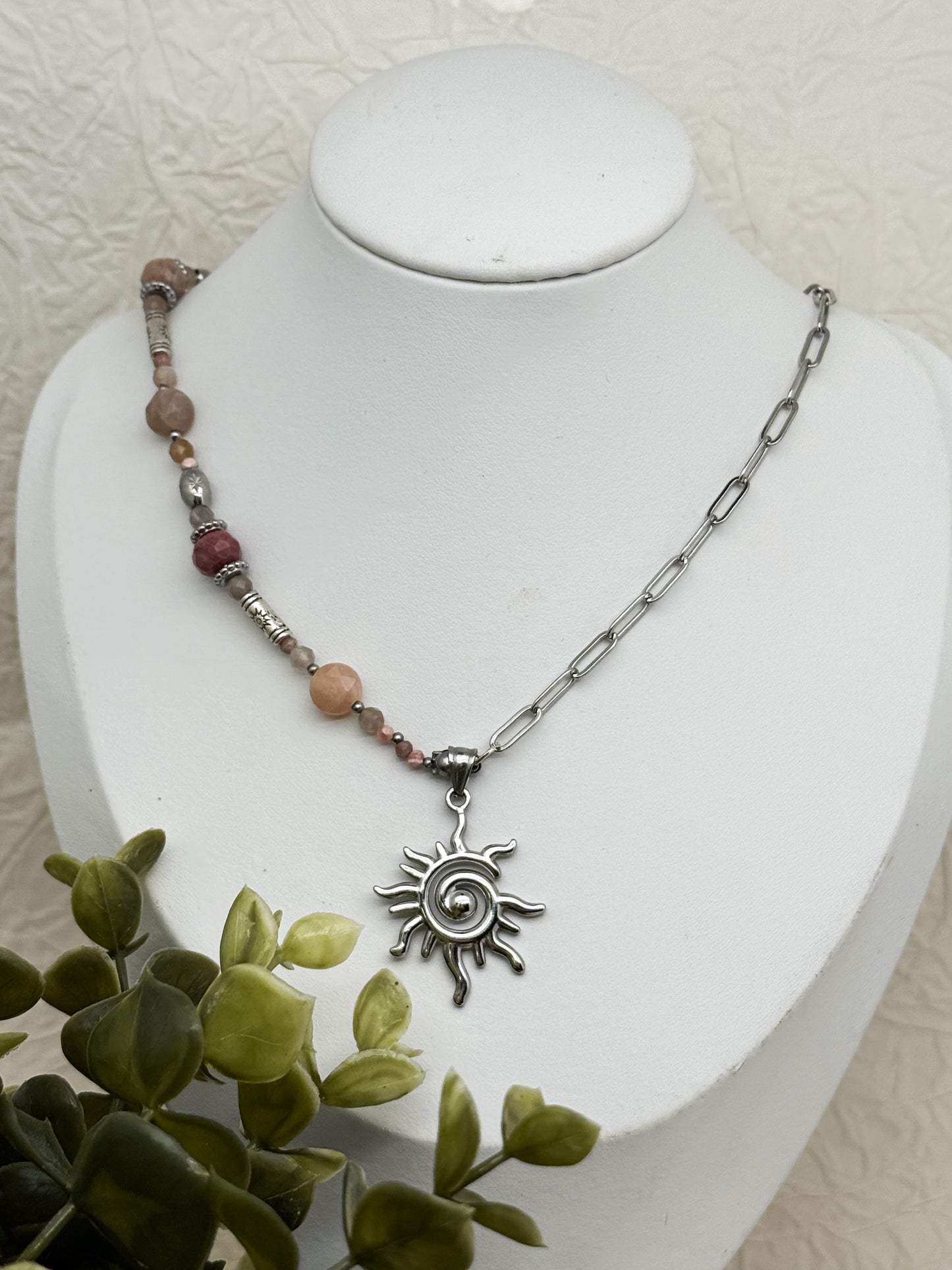 "Aurora Rosea" Perlenkette | Rhodochrosit & Pfirsich Mondstein | Gold & Silber