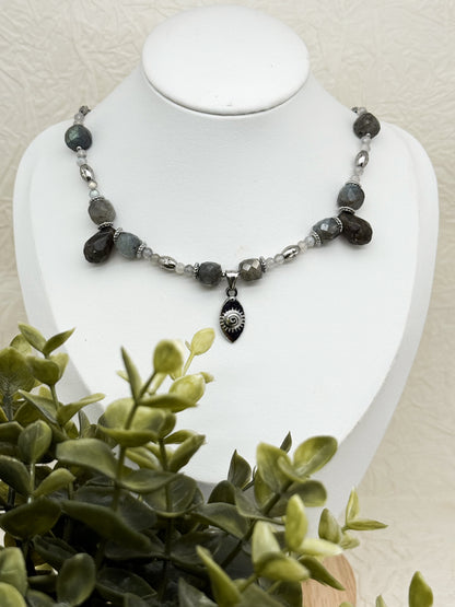 "Oculus Lucis" Perlenkette | Labradorit | Gold & Silber