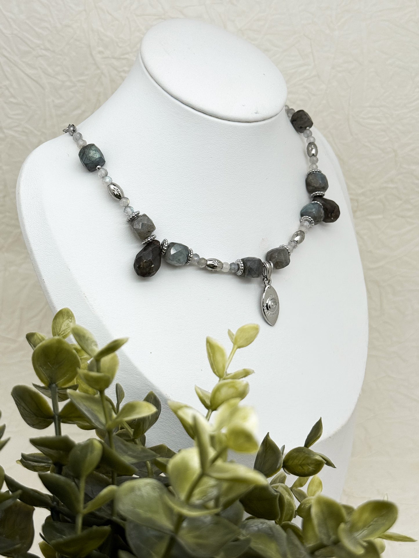 "Oculus Lucis" Perlenkette | Labradorit | Gold & Silber