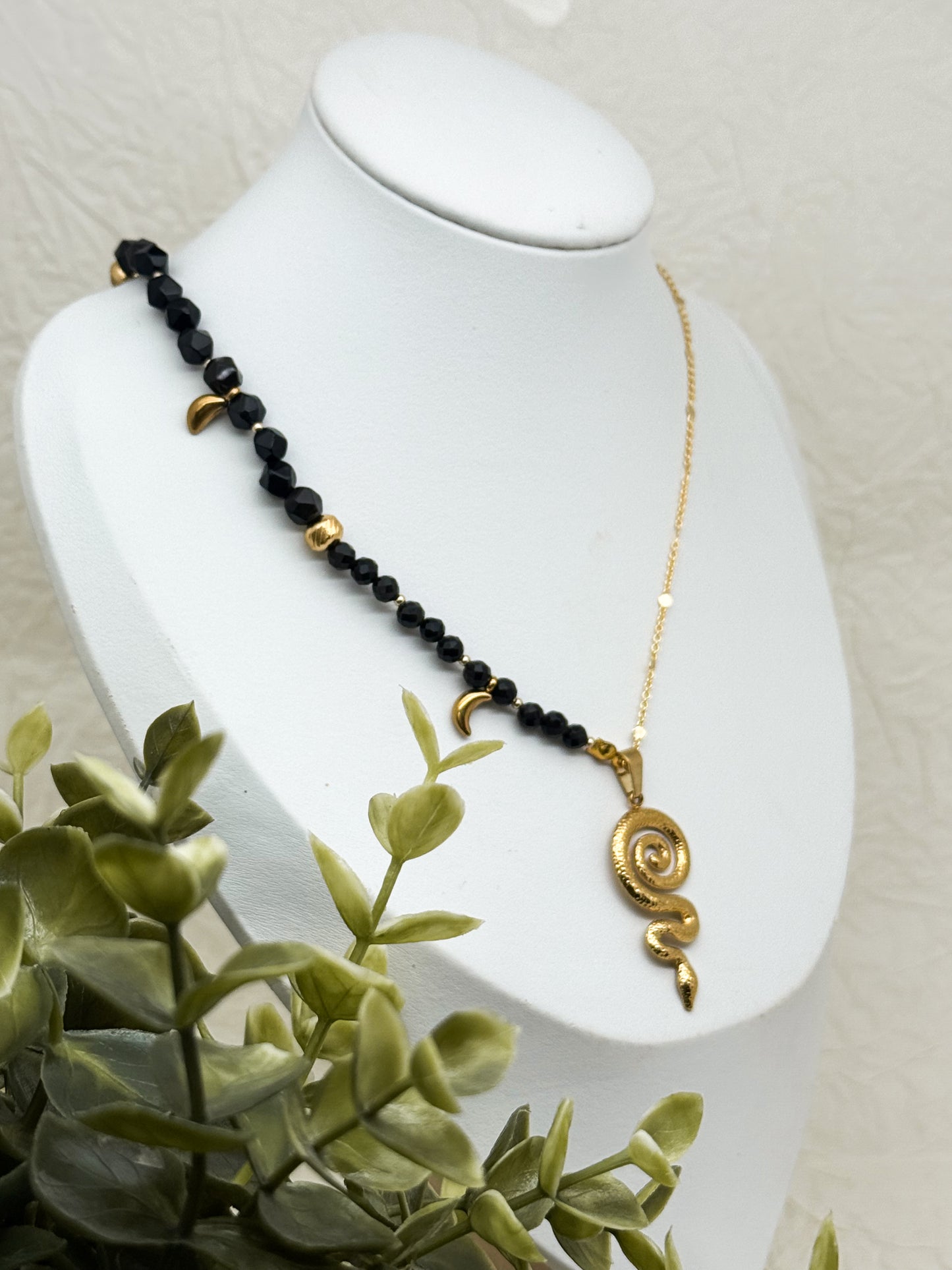 "Serpentis Luna" Perlenkette | Obsidian | Gold & Silber