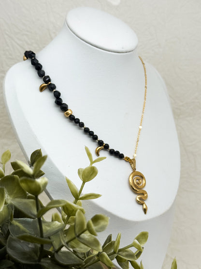 "Serpentis Luna" Perlenkette | Obsidian | Gold & Silber