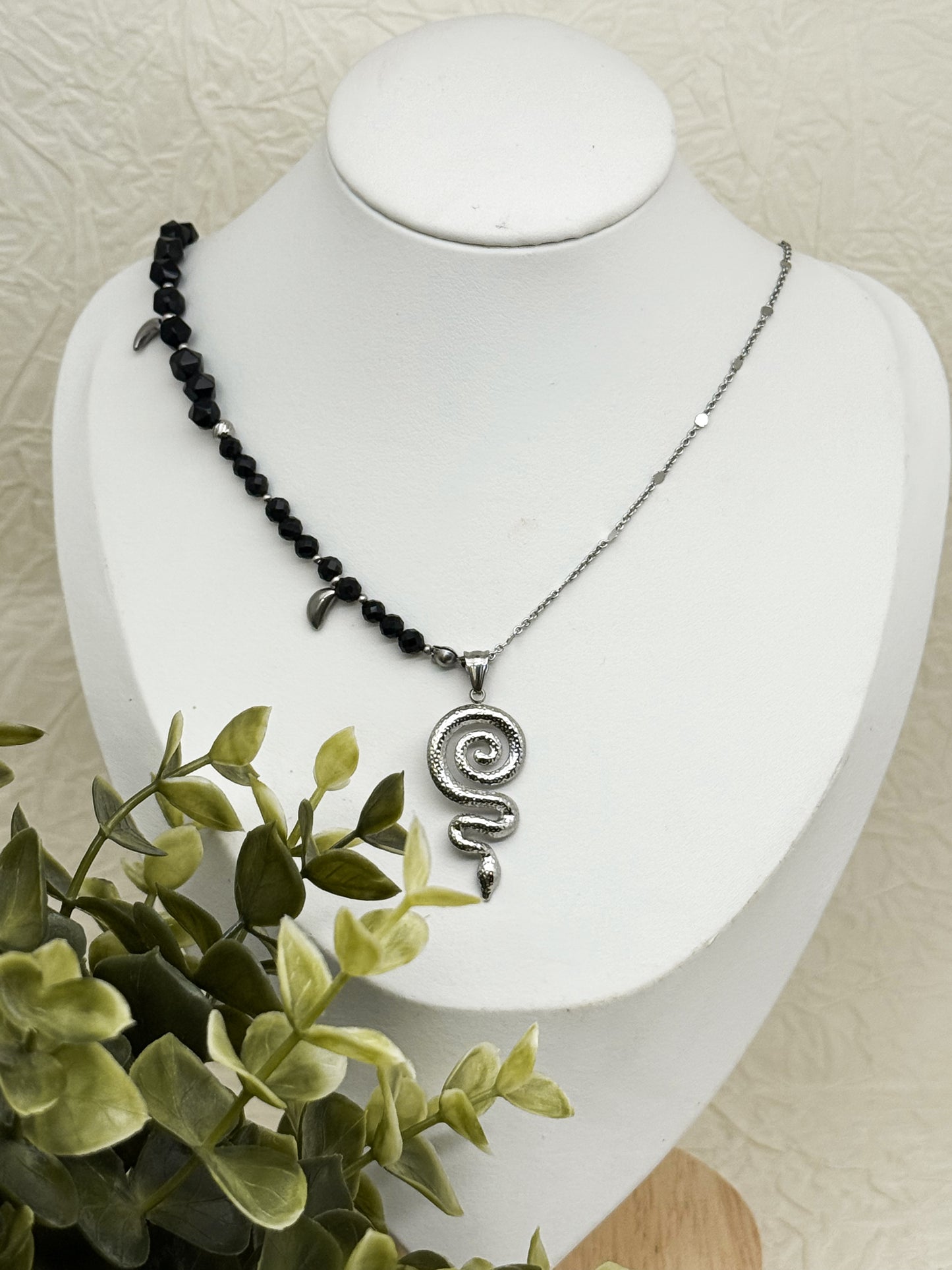 "Serpentis Luna" Perlenkette | Obsidian | Gold & Silber