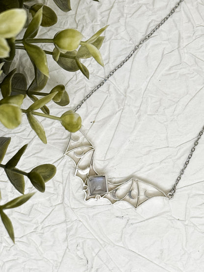 Moonbat Amulet Kette Gold & Silber | Mondstein, Labradorit, Amethyst & Obsidian | Edelstahl