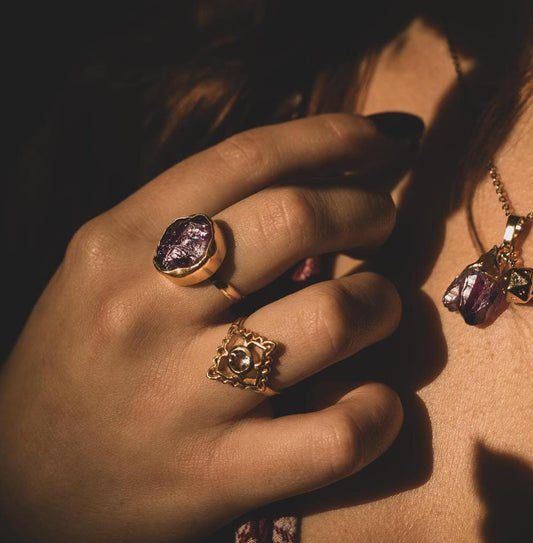 Amethyst Rohstein Ring | Gold und Silber | Größe 7