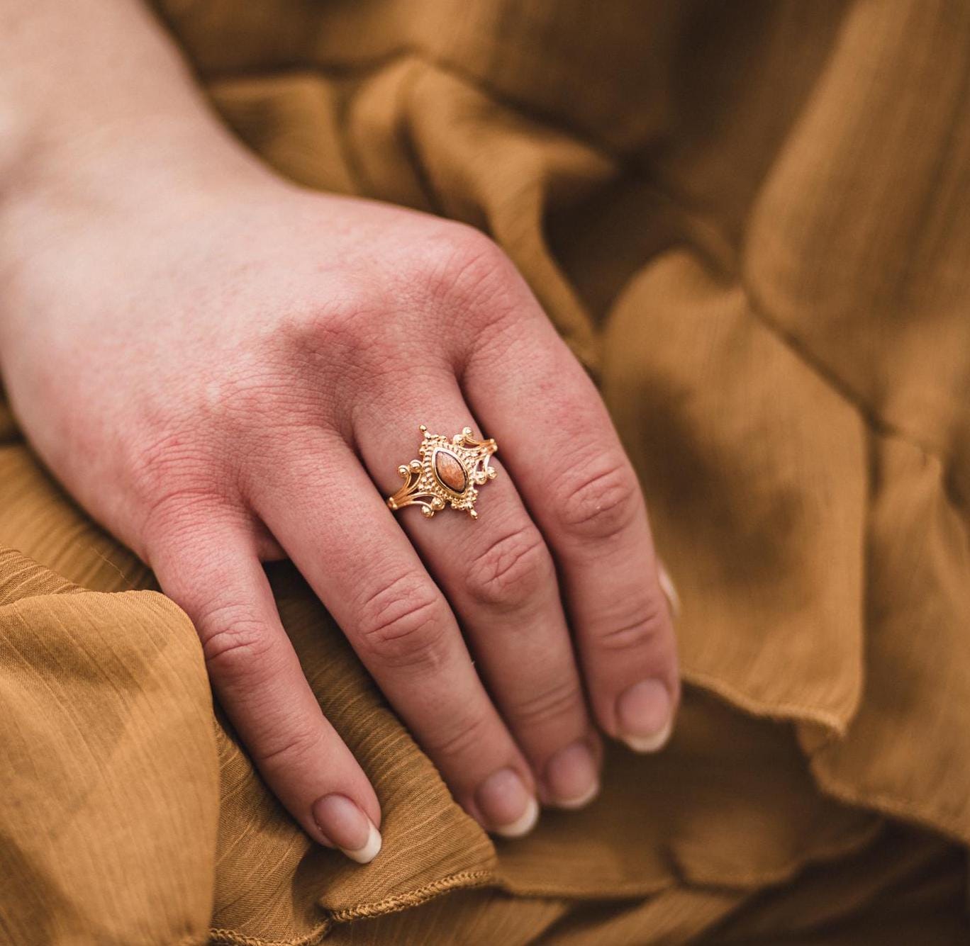 Witch Goddess Ring | Labradorit - Sonnenstein | Größenverstellbar